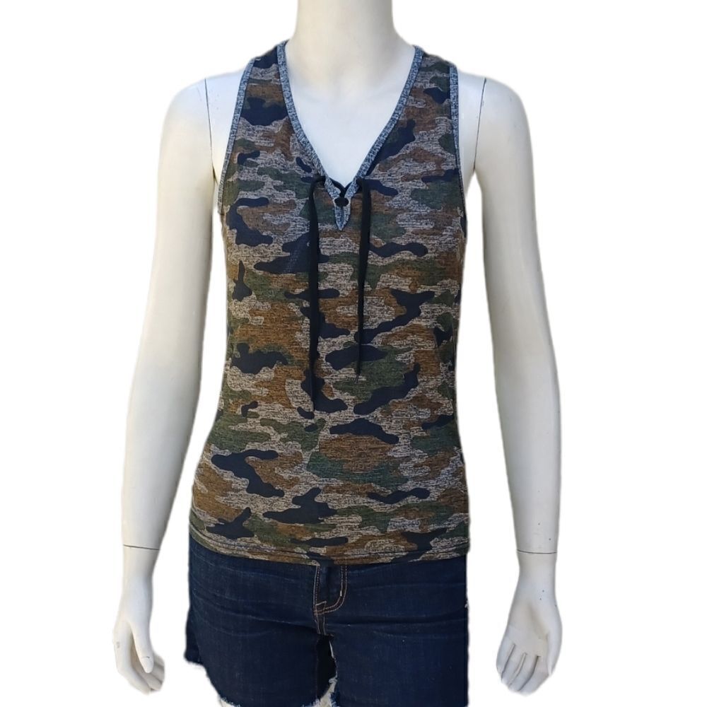 610933....Camo Design Tank Top Size Small